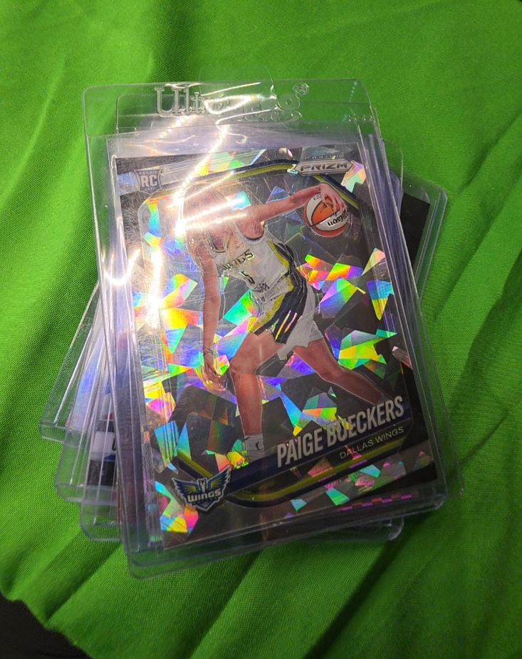 2025 Panini Prizm WNBA #147 Paige Bueckers — front