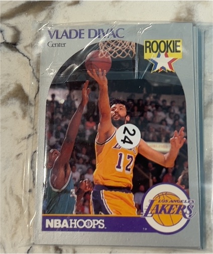 1990 NBA Hoops #154 Vlade Divac — front