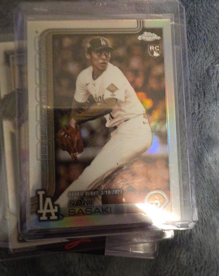 2025 Topps Chrome Update Series #USC73 Roki Sasaki — front