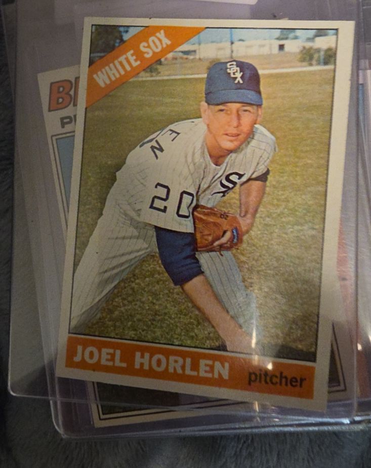 1966 Topps #560 Joel Horlen — front