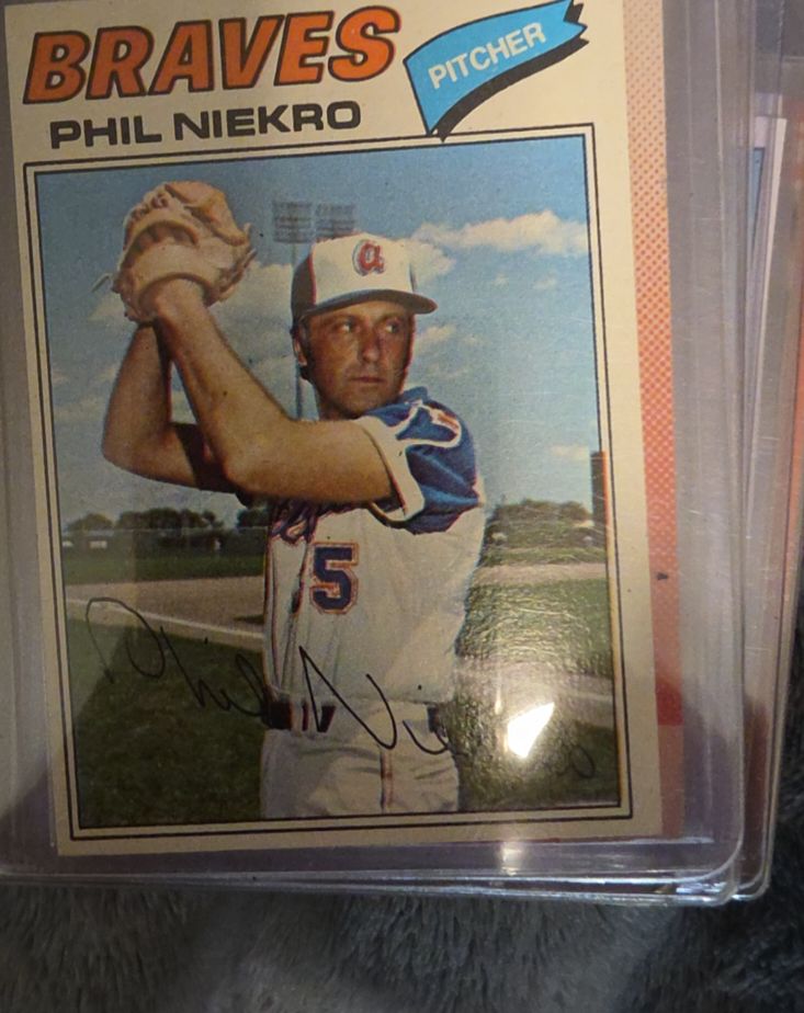 1977 Topps #615 Phil Niekro — front