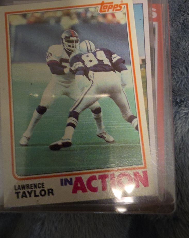 1982 Topps #435 Lawrence Taylor In Action — front