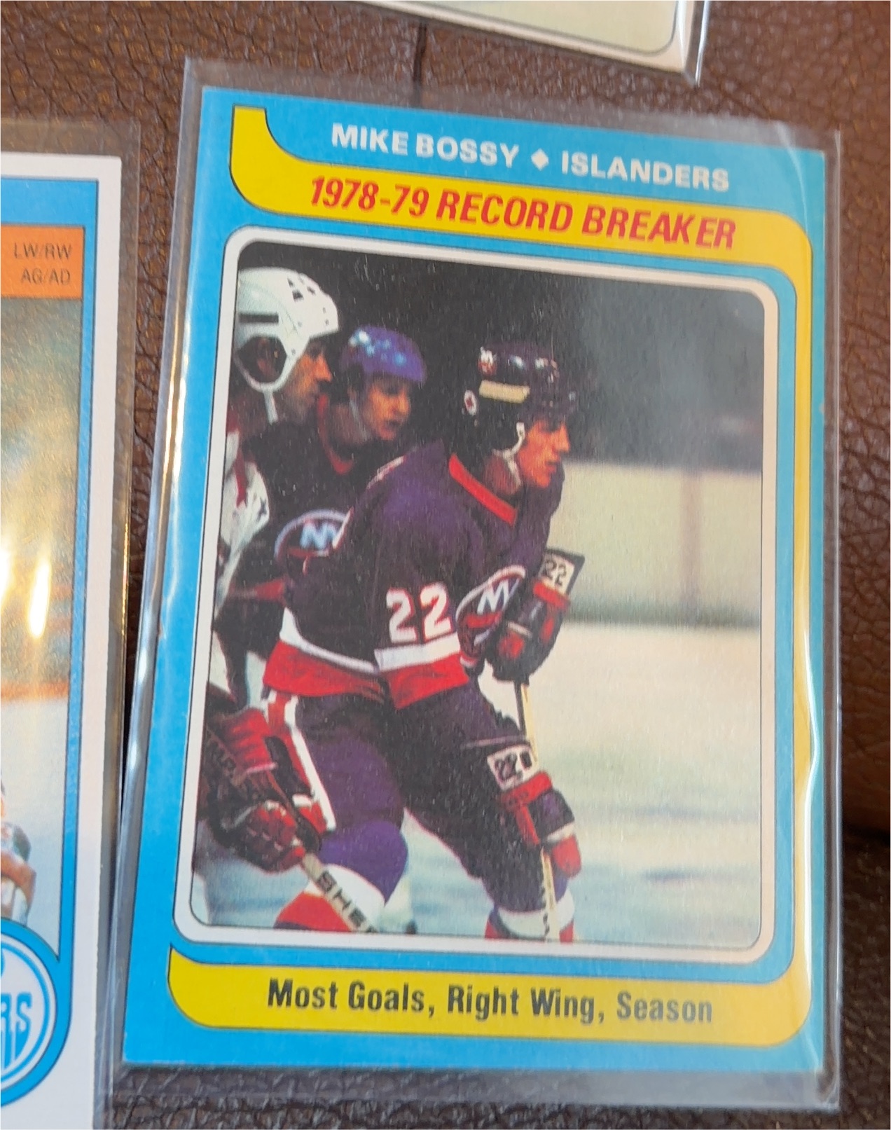 1979-80 Topps Hockey #1 Mike Bossy — front