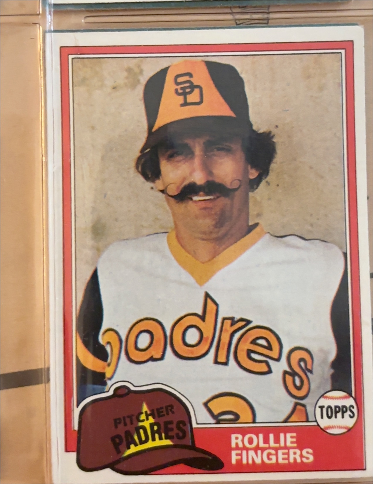 1981 Topps Super Baseball #14 Rollie Fingers — front