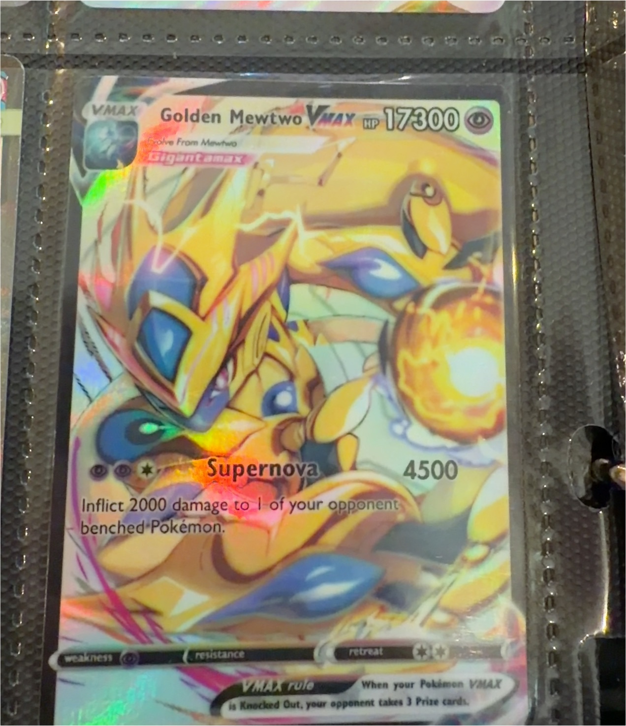 2023 Pokémon #17 Golden Mewtwo VMAX — front