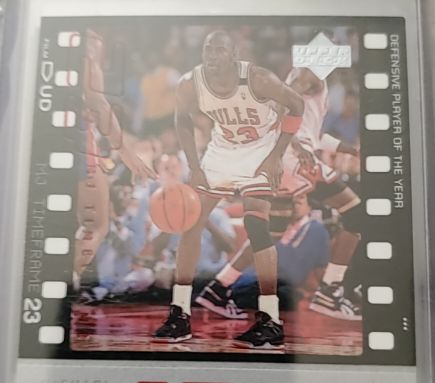 1995 SkyBox E-Motion #23 Michael Jordan — front