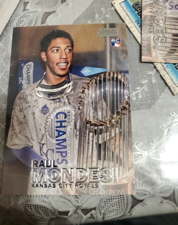 1995 Sportflics 3-D Raul Mondesi — front