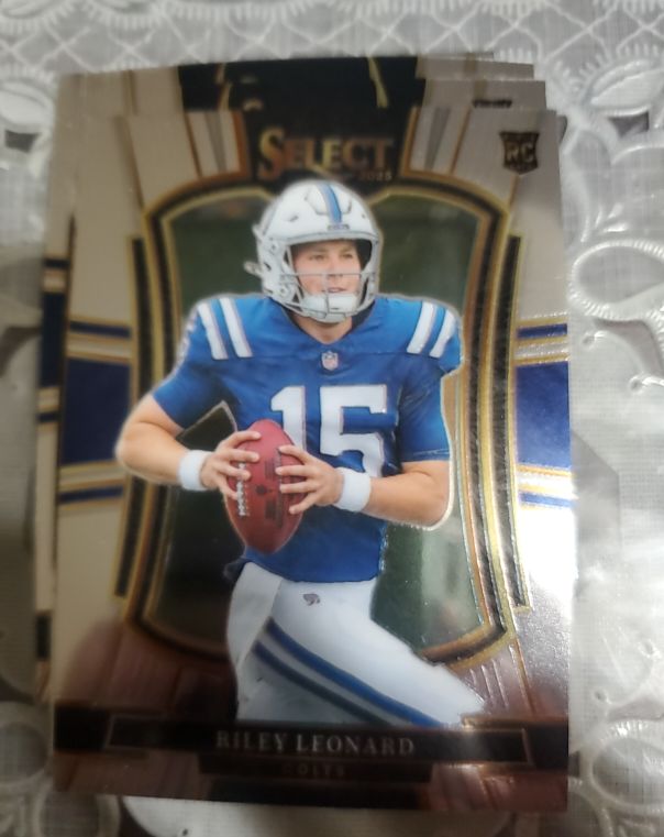 2025 Panini Select Football Riley Leonard — front
