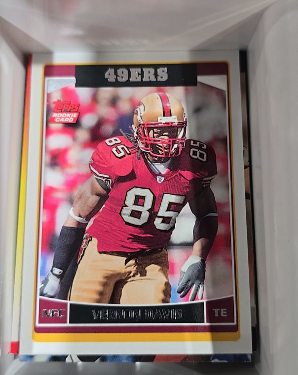 2006 Topps #363 Vernon Davis — front