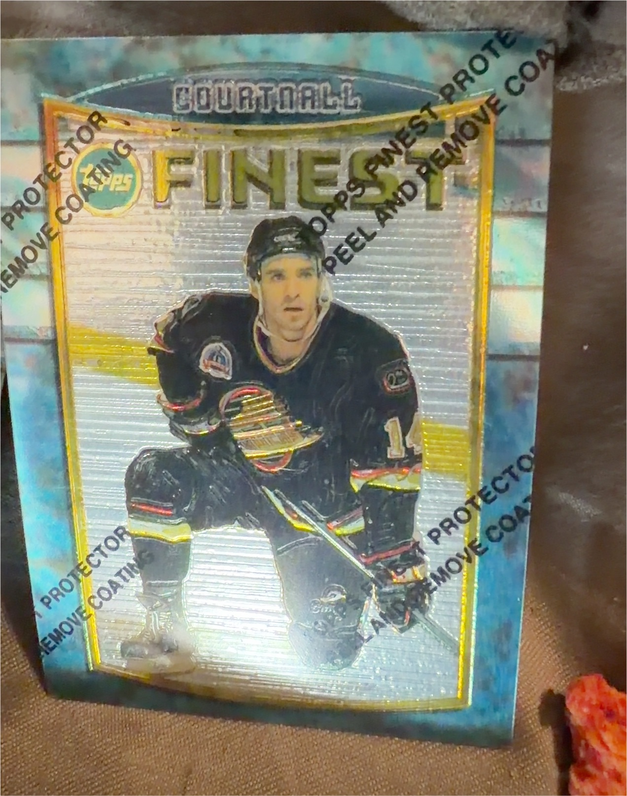 1994 Finest #83 Geoff Courtnall — front