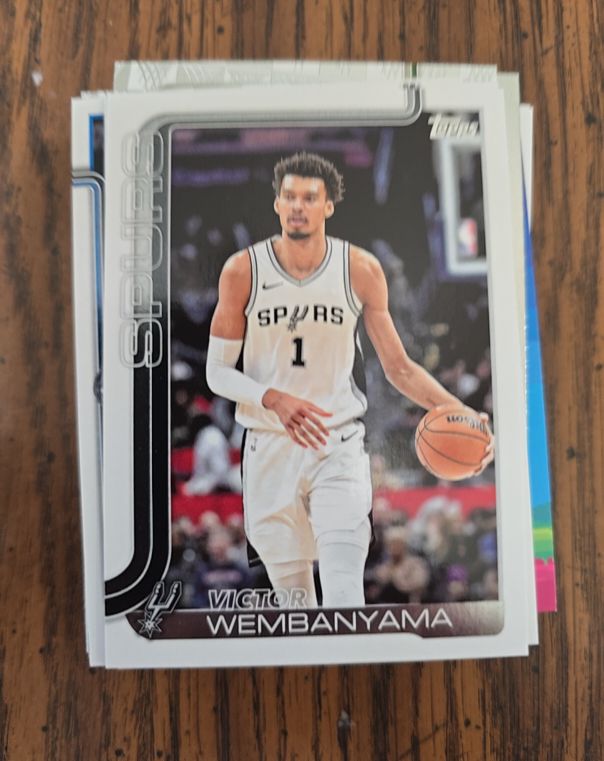 2025 Topps #195 Victor Wembanyama — front