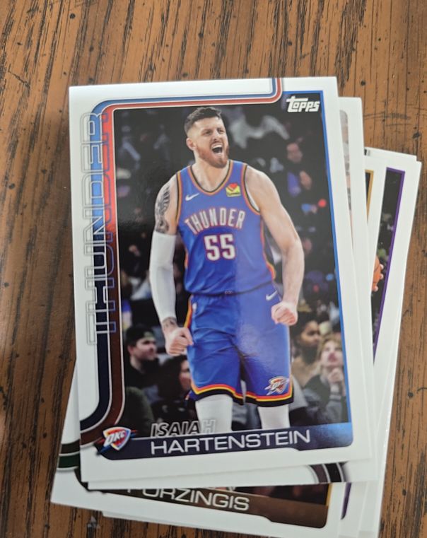2025 Topps #120 Isaiah Hartenstein — front