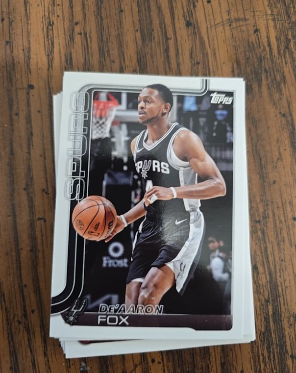 2025 Topps #196 De'Aaron Fox — front