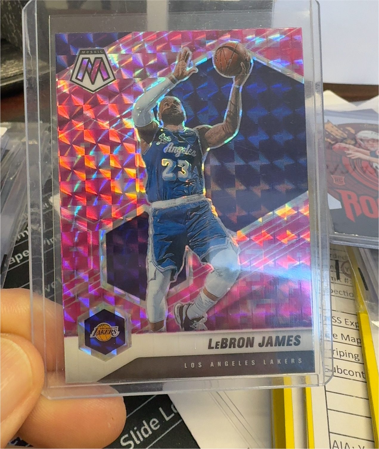 2020 Panini Mosaic #81 LeBron James — front