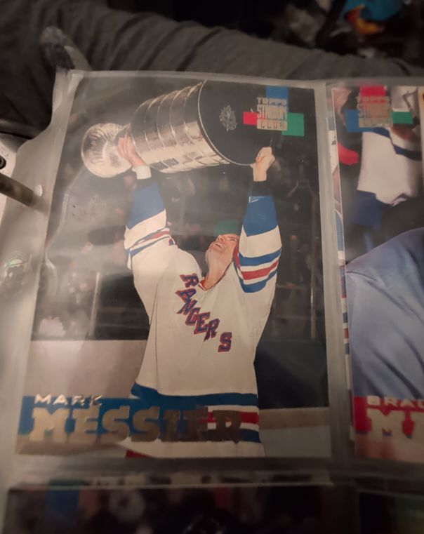 1992 Upper Deck #242 Mark Messier — front
