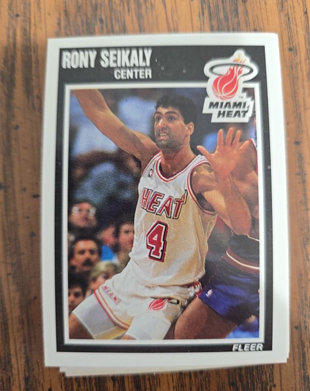 1989 Fleer #83 Rony Seikaly — front