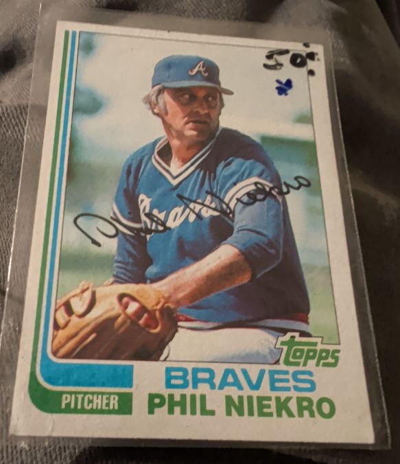 1982 Topps #185 Phil Niekro — front