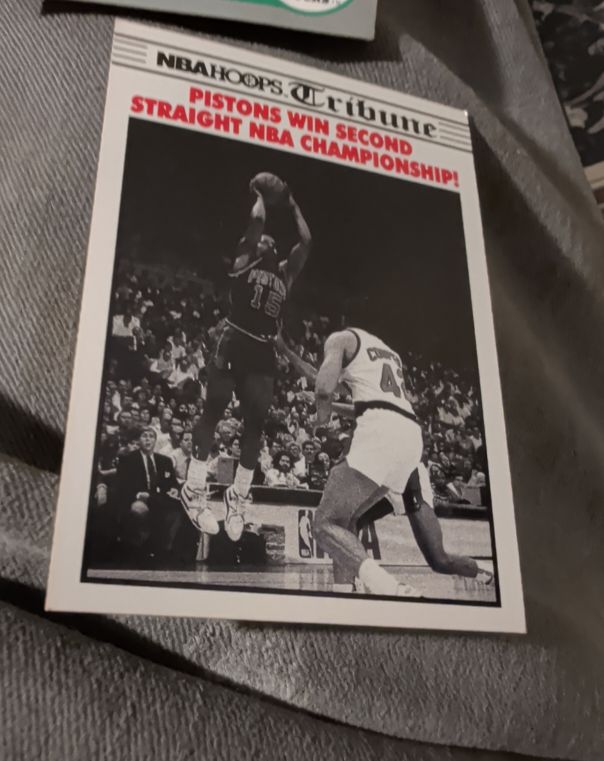 1990 Hoops #341 Pistons Win Second Straight NBA Championship! — front