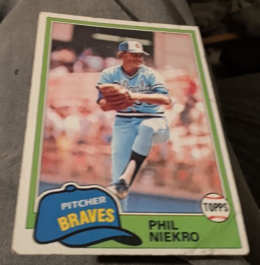 1981 Topps #387 Phil Niekro — front