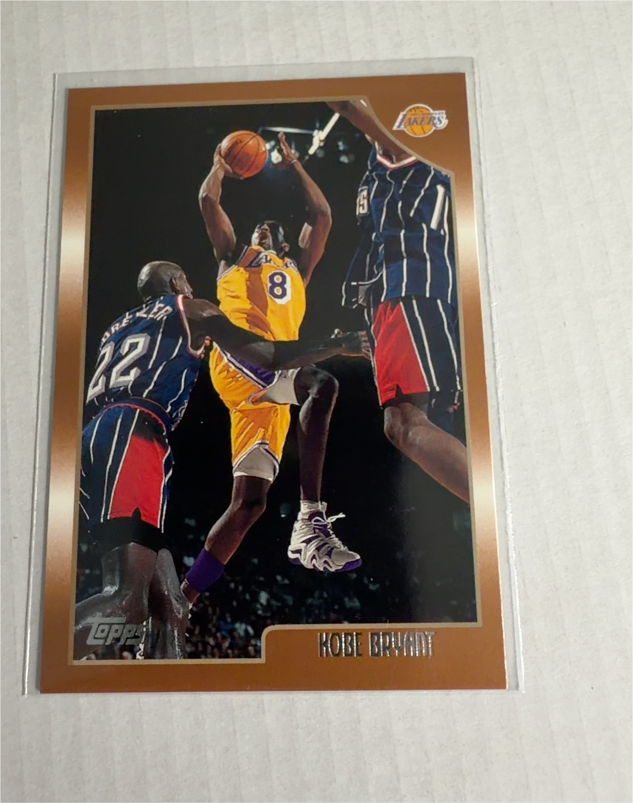 1998 Topps #68 Kobe Bryant — front