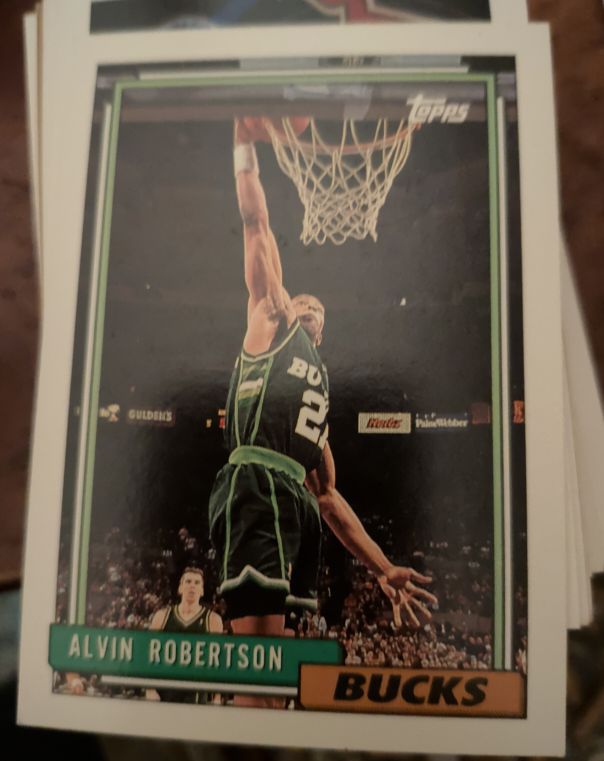 1992 Topps #169 Alvin Robertson — front