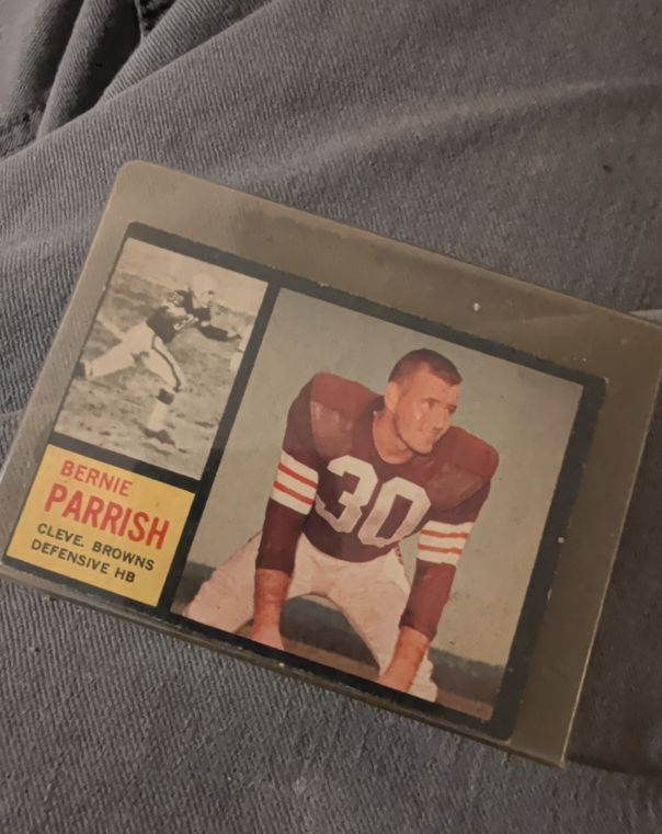 1962 Topps #34 Bernie Parrish — front