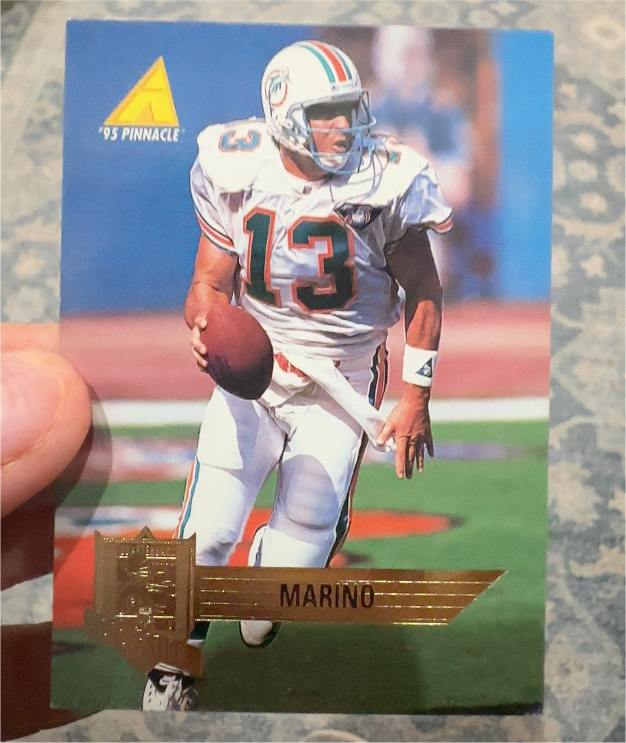1995 Pinnacle Club Collection #11 Dan Marino — front