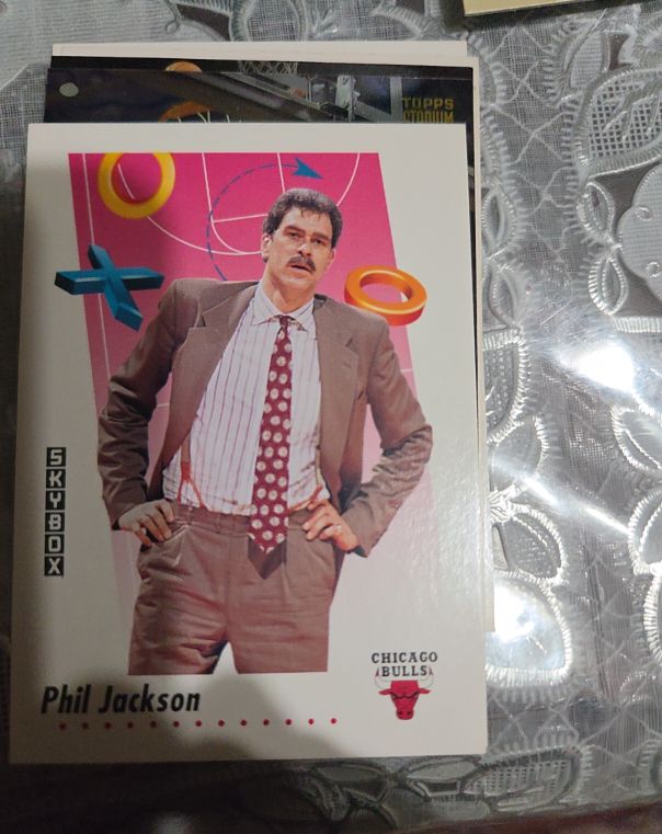 1991 Skybox #381 Phil Jackson — front