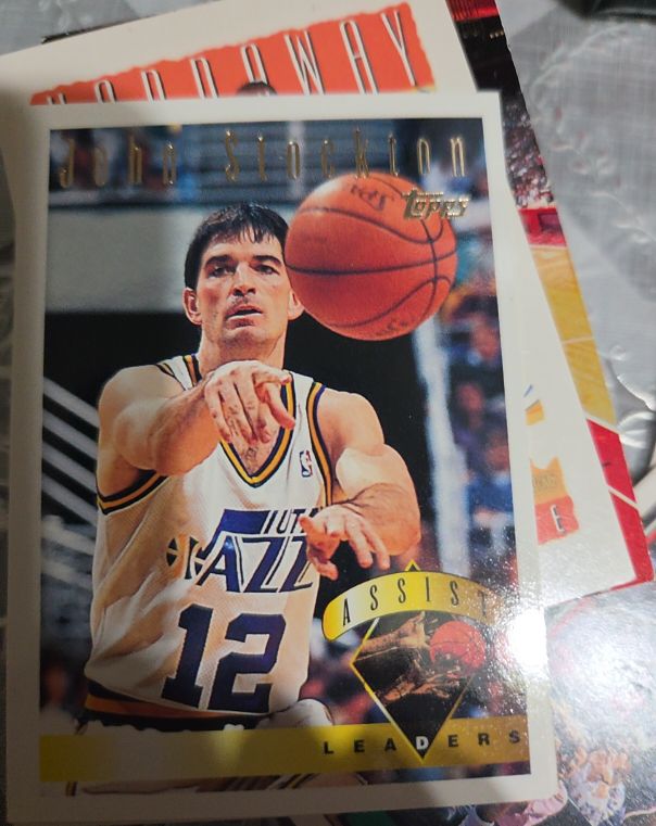 1995 Topps #16 John Stockton — front