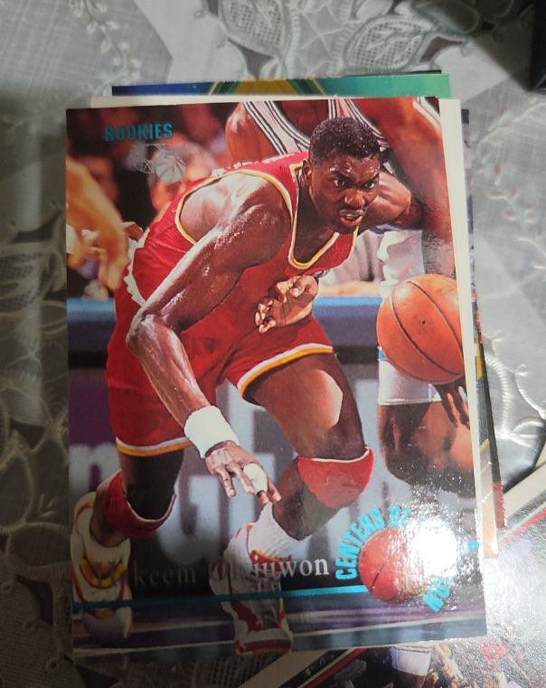 1995 Classic Rookies #108 Hakeem Olajuwon — front