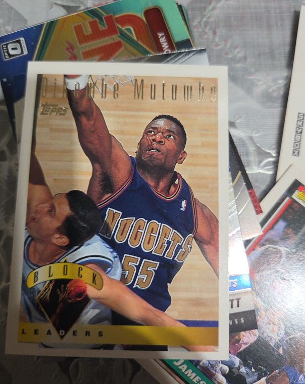 1995 Topps #26 Dikembe Mutombo — front
